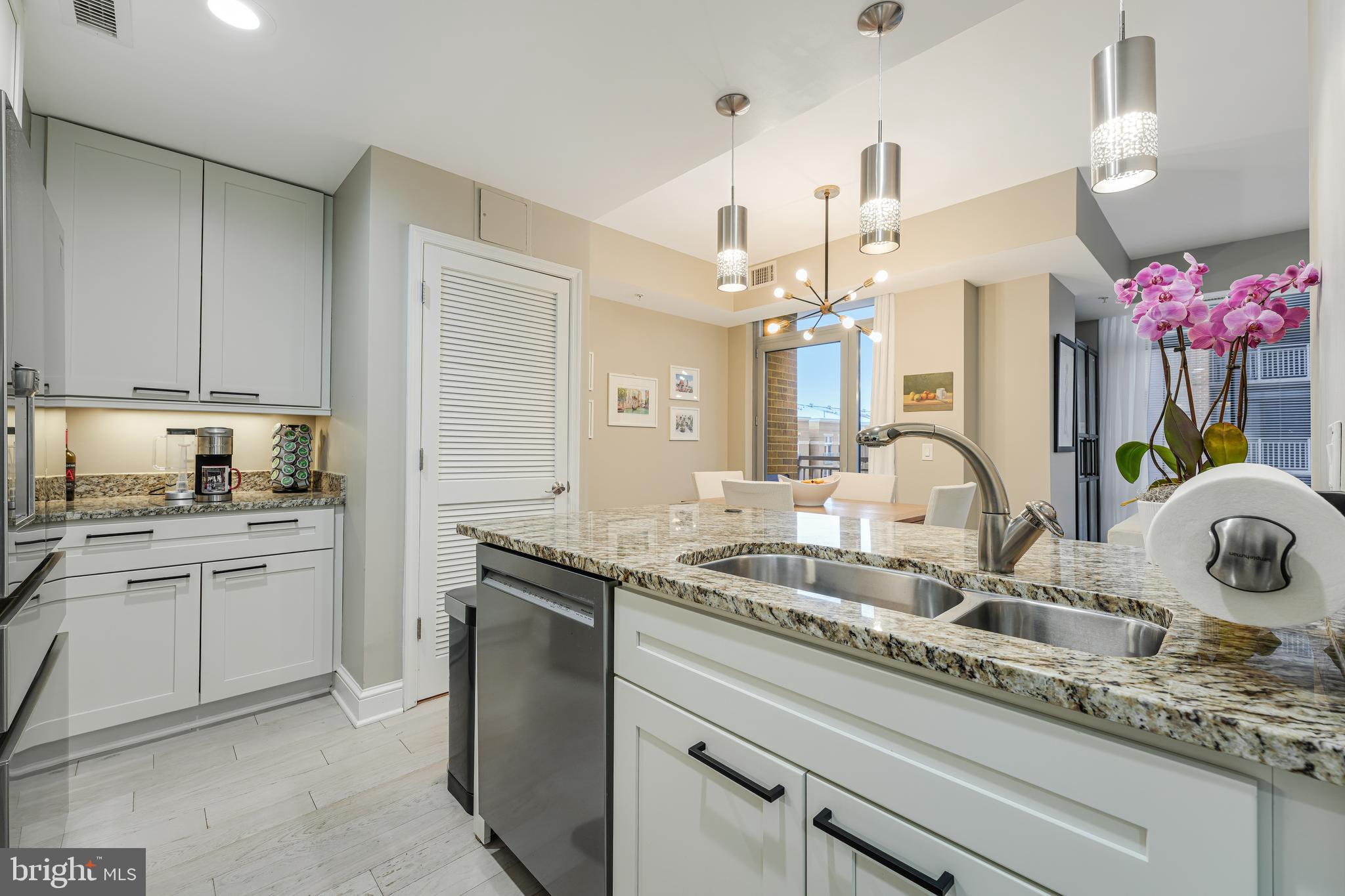 MIDTOWN AT RESTON TOWN CENTER - Residential