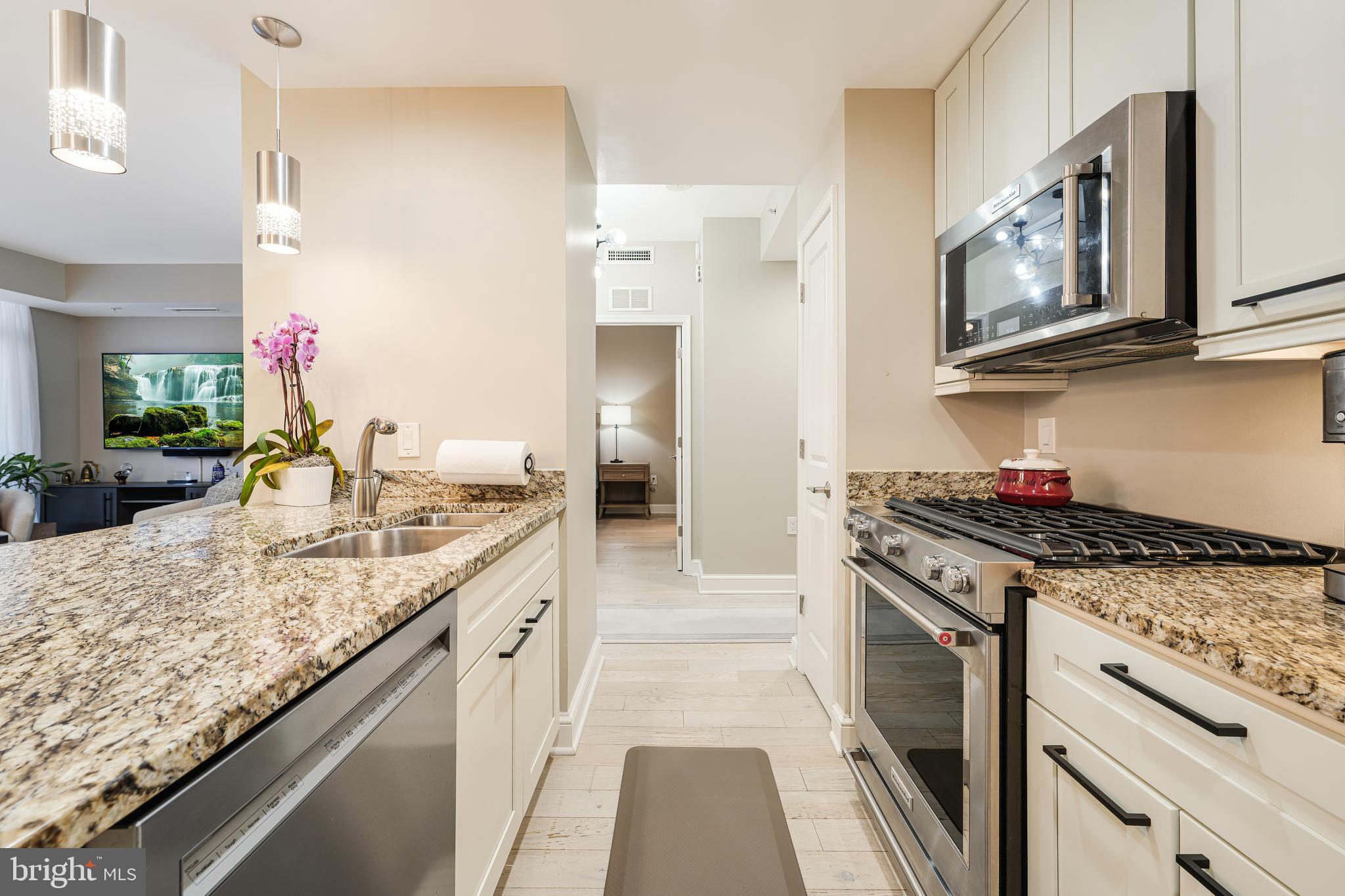 MIDTOWN AT RESTON TOWN CENTER - Residential