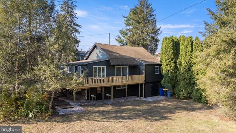 208 S ELM STREET ROBESONIA PA 19551