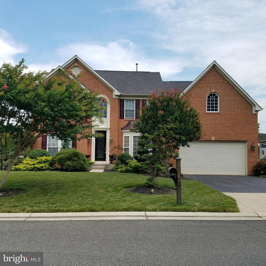 Beautiful House located on .31 acres on a Cul-De-Sac, built in 2003. Great floor-plan, lots of space and modern, gourmet kitchen. Finished basement, incl. media room. Have to see inside, shows great! Professional short sale negotiator, Passport Title preferred for smooth closing.