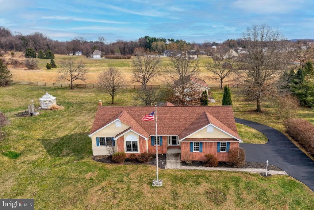 Photo of 596 Beinhower Road, ETTERS, PA 17319 (MLS # PAYK2099488)