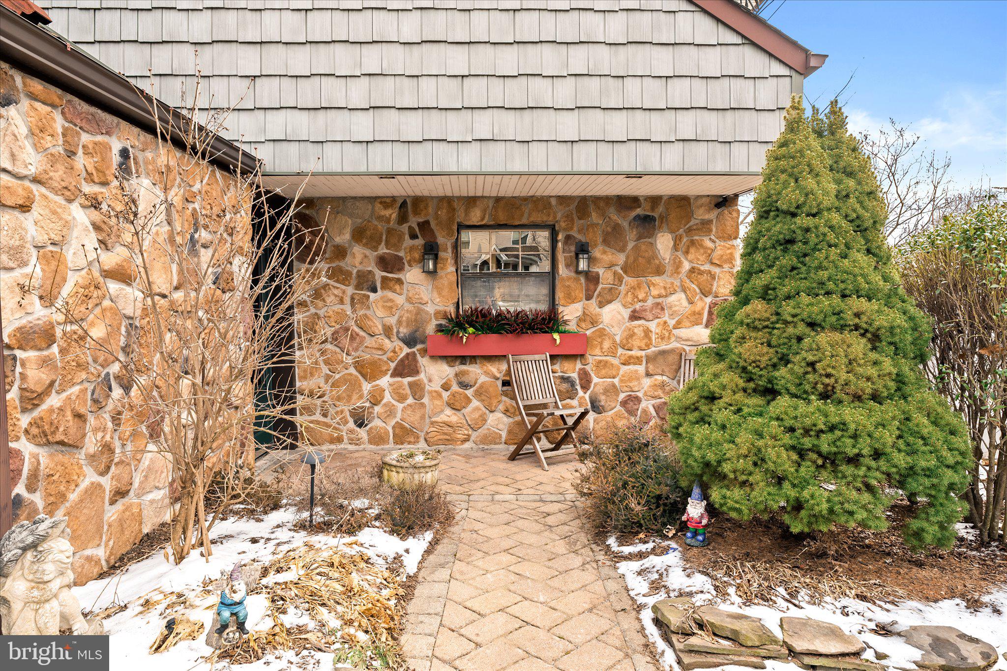 212 ELIZABETH AVENUE