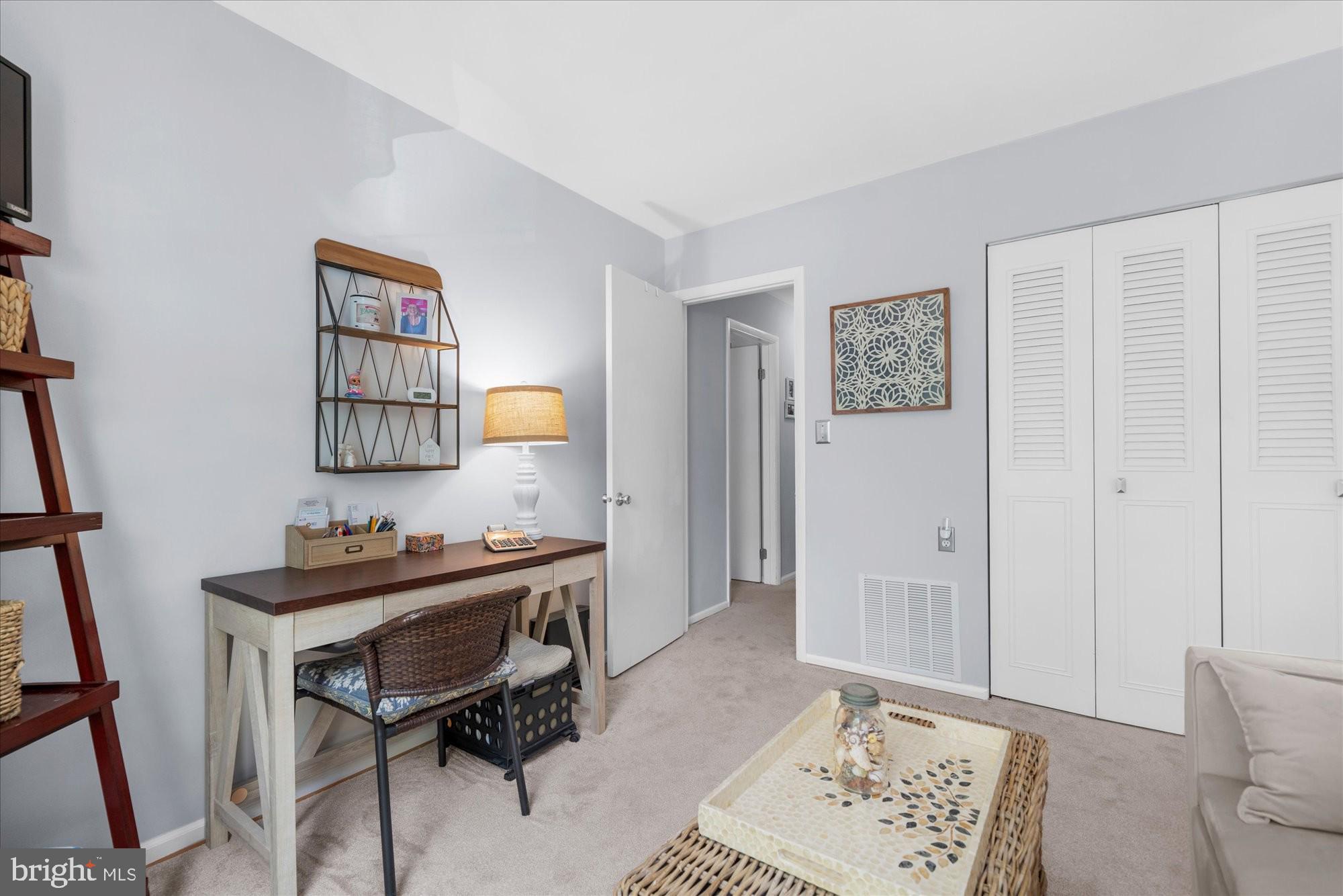 FLYING HILLS - Residential