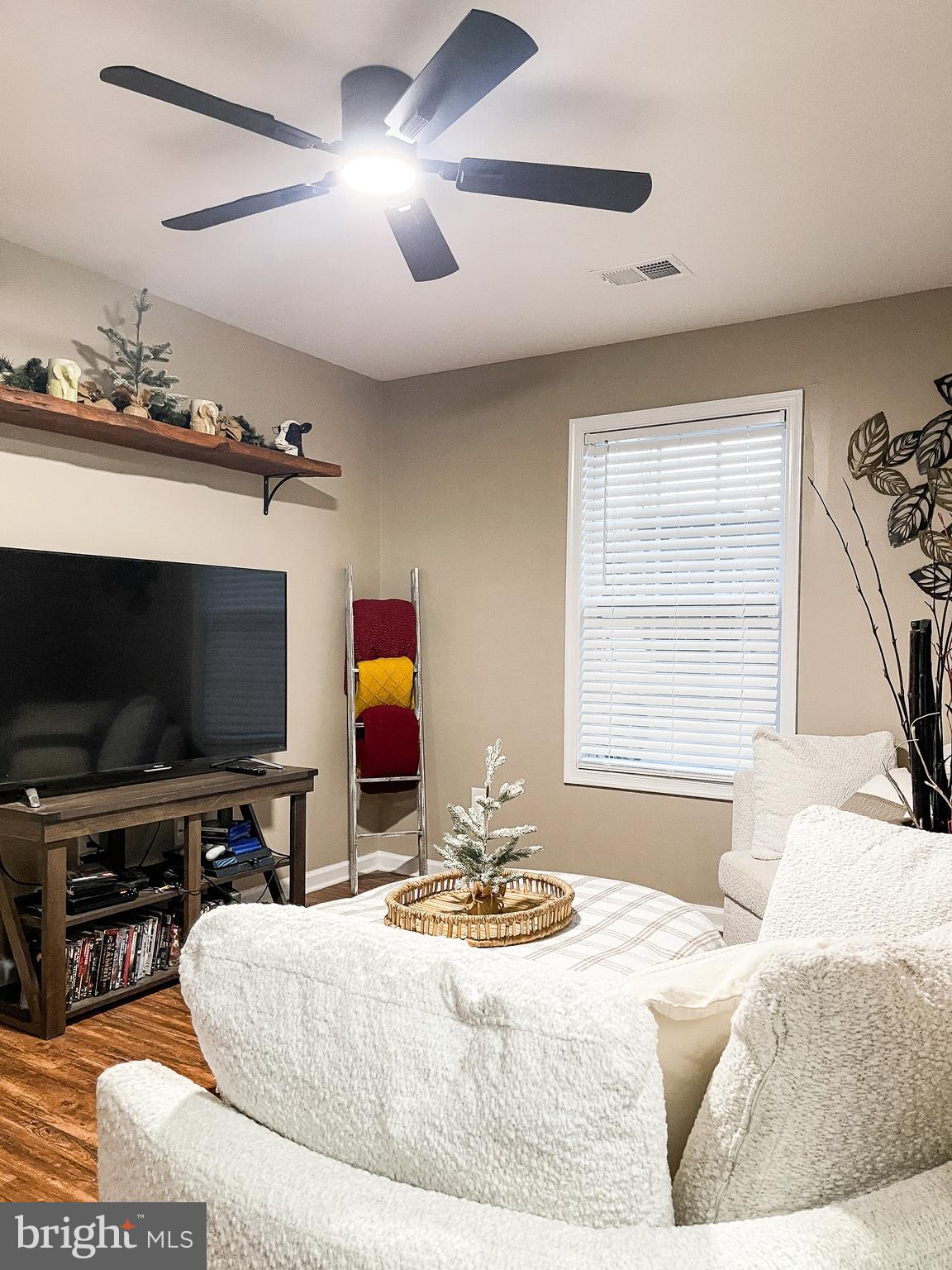 FORT HILL FARMS - Residential