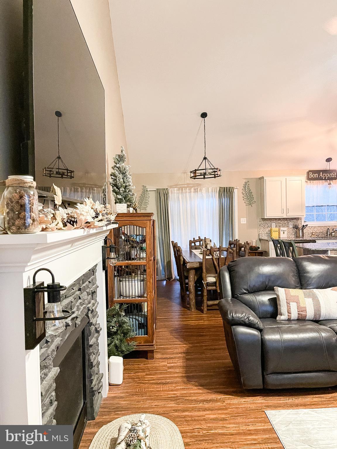 FORT HILL FARMS - Residential