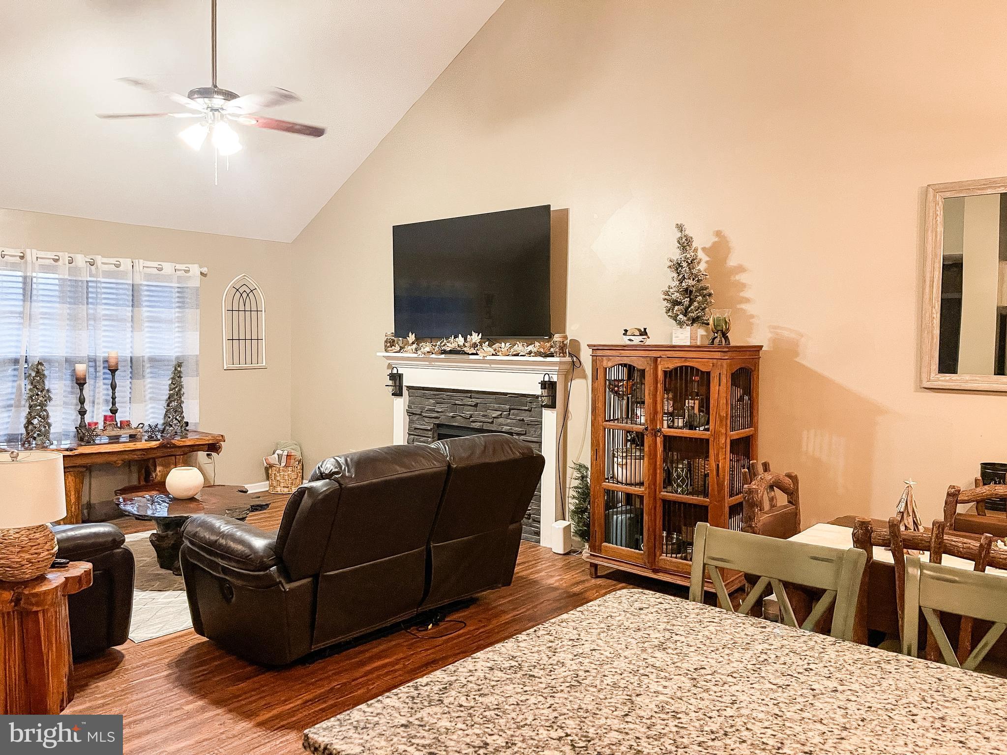 FORT HILL FARMS - Residential