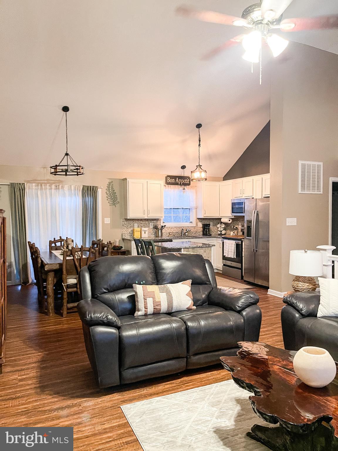 FORT HILL FARMS - Residential