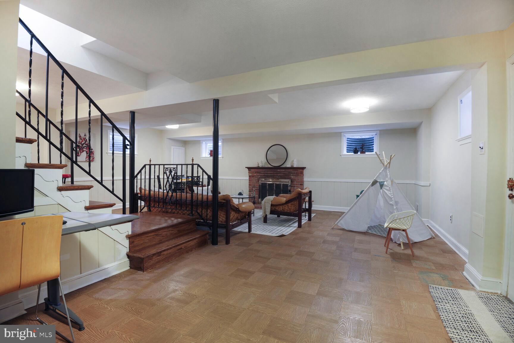 BRADLEY MANOR - Residential