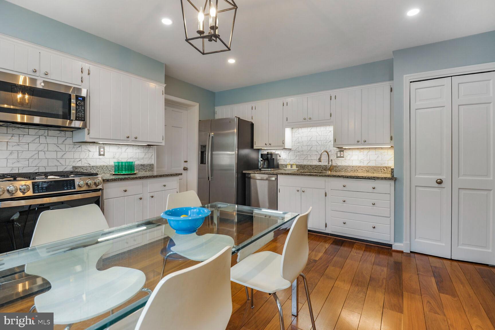 BRADLEY MANOR - Residential