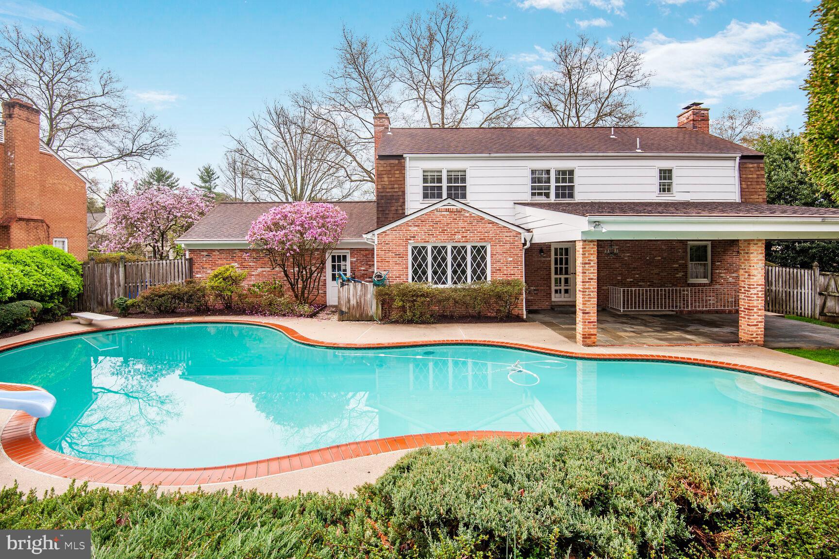 BRADLEY MANOR - Residential