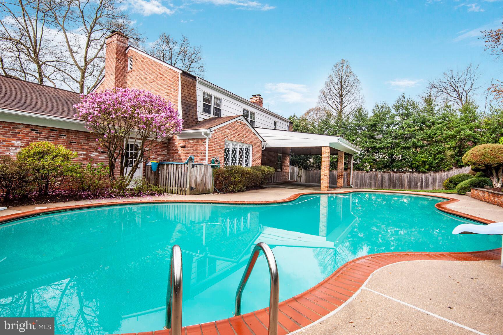 BRADLEY MANOR - Residential