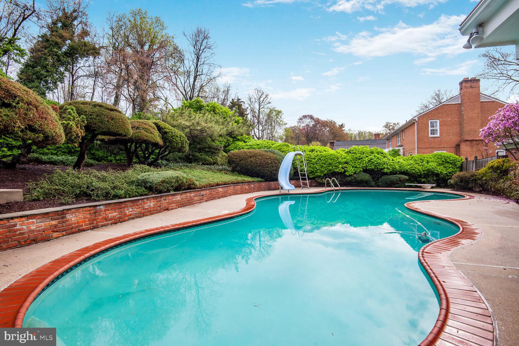 BRADLEY MANOR - Residential