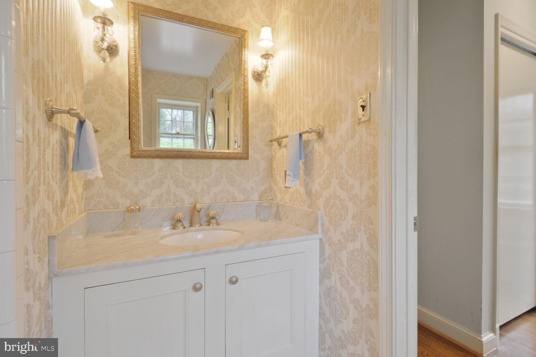 BRADLEY MANOR - Residential