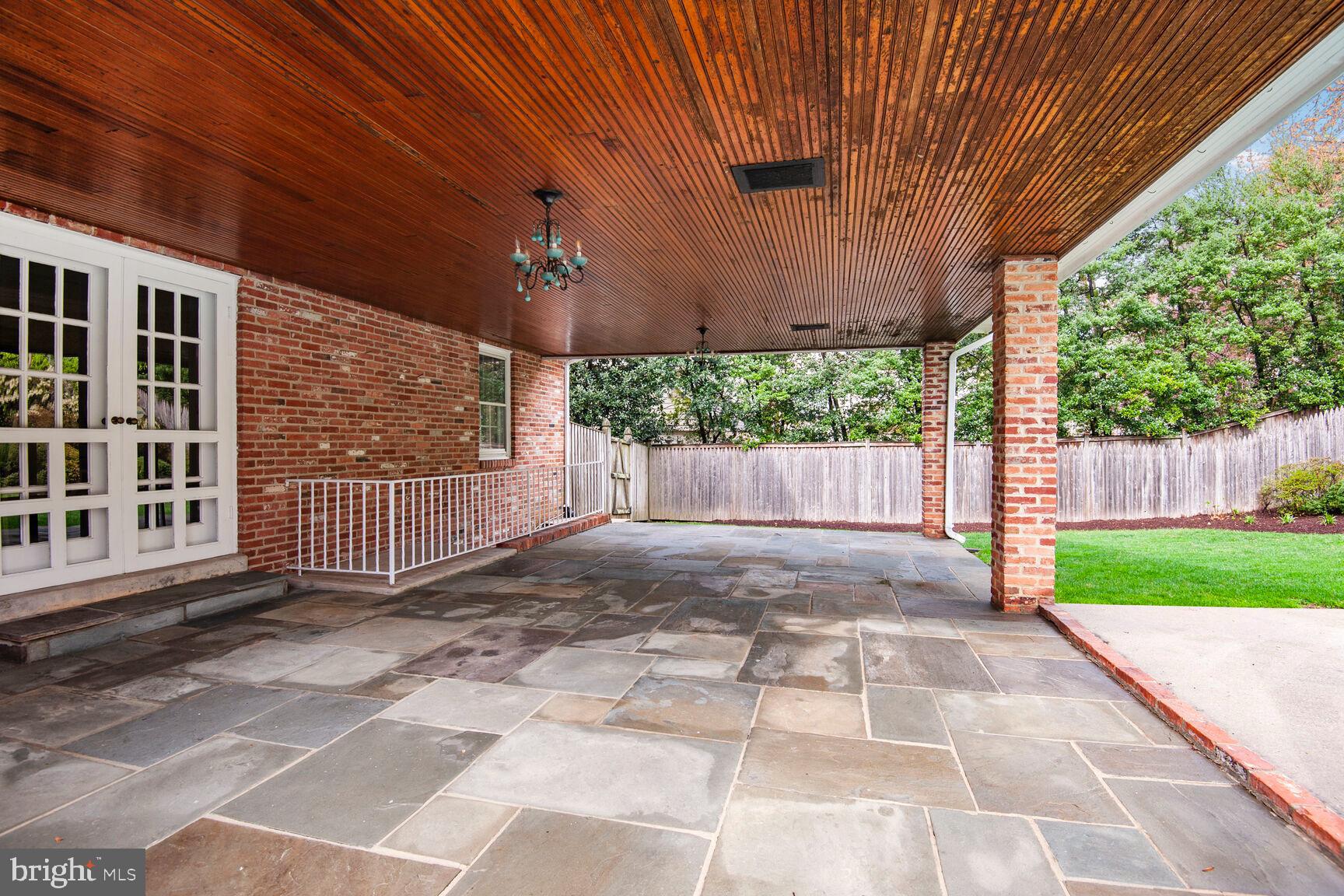 BRADLEY MANOR - Residential