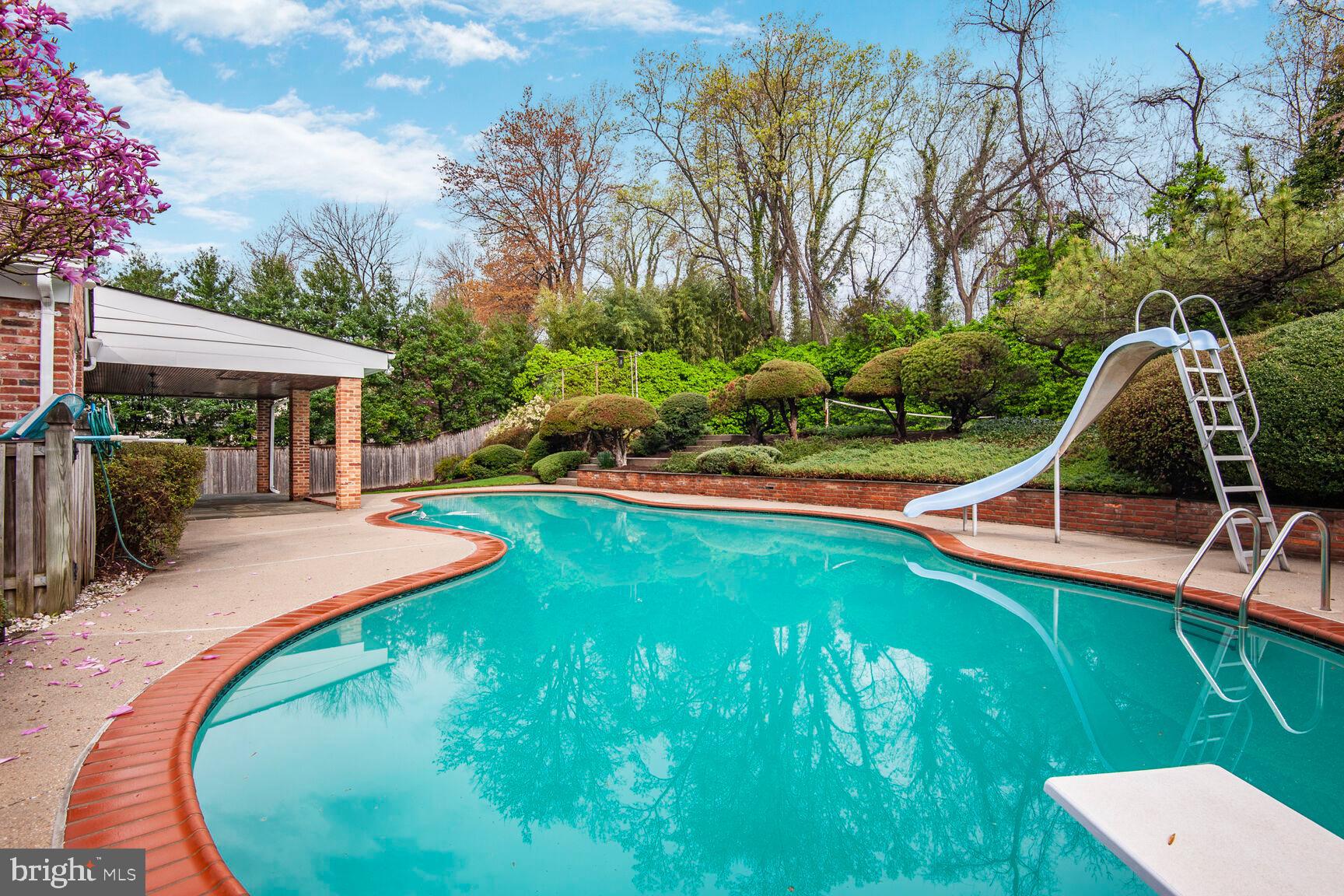 BRADLEY MANOR - Residential