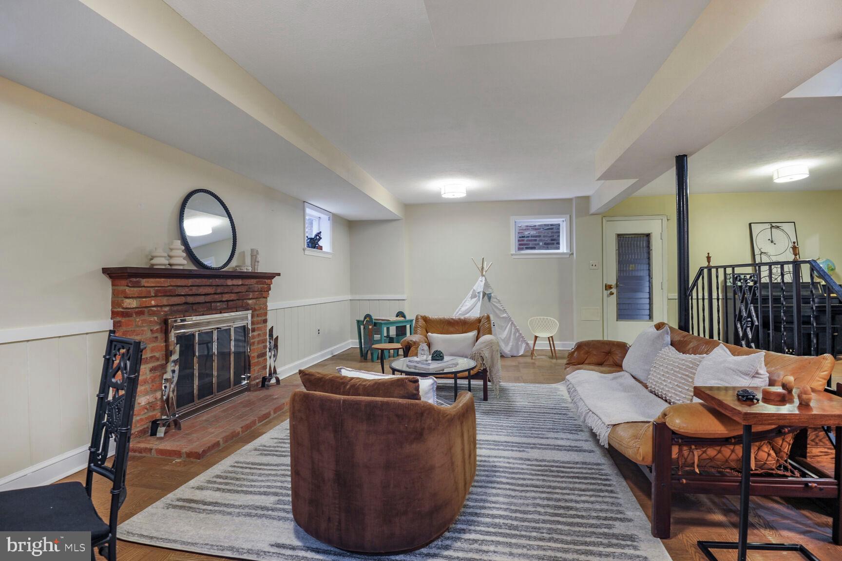 BRADLEY MANOR - Residential