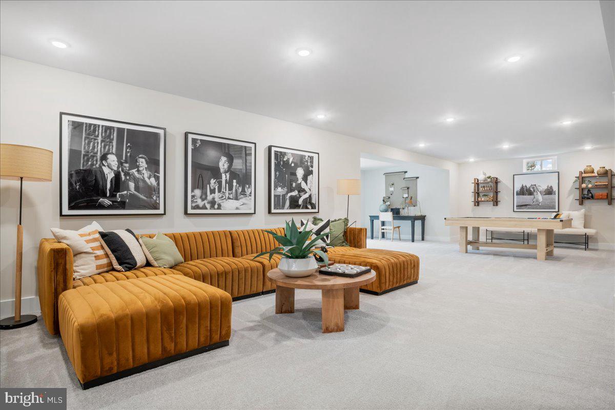 ABRAMS POINTE - Residential