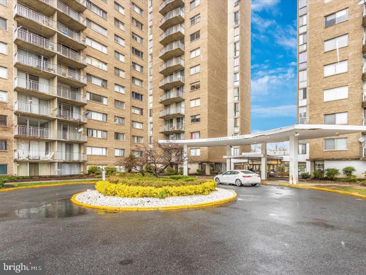 PRESIDENTIAL TOWERS - Residential