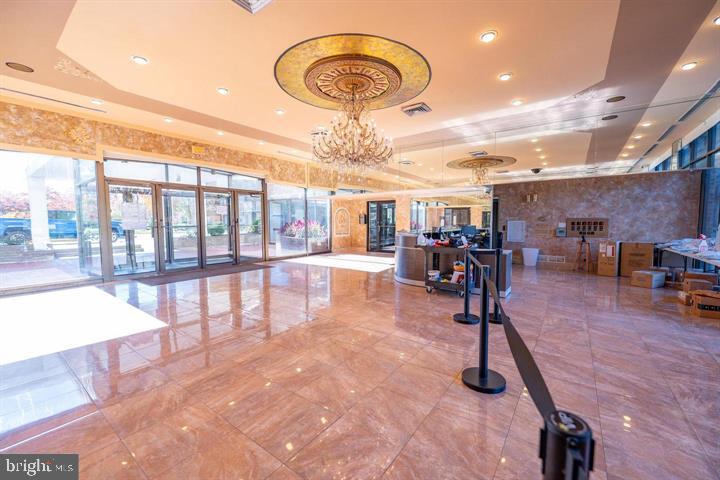 PRESIDENTIAL TOWERS - Residential