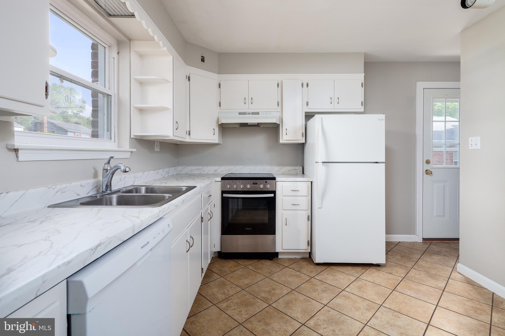 GLENCARLYN - Residential Lease