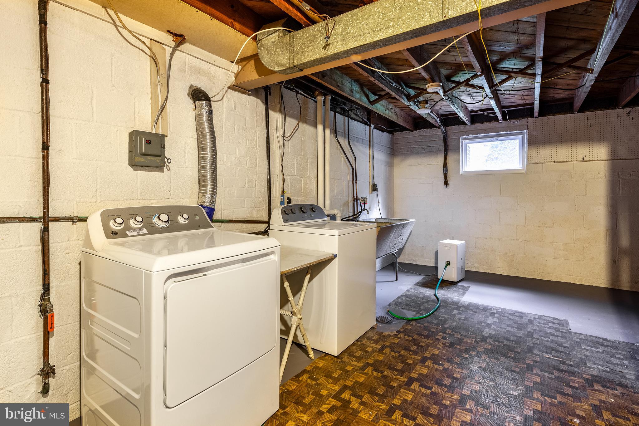 GLENCARLYN - Residential Lease