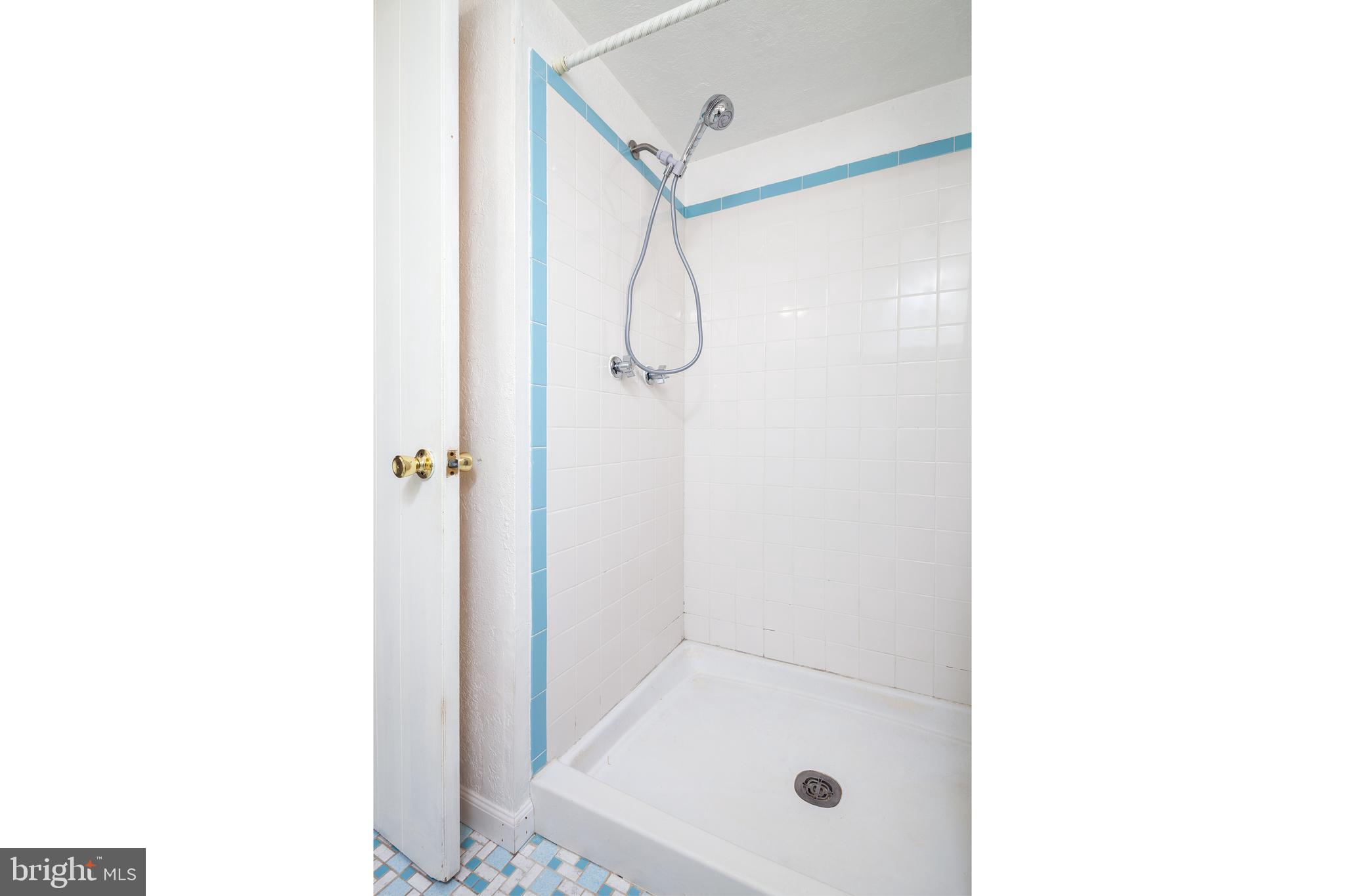 GLENCARLYN - Residential Lease