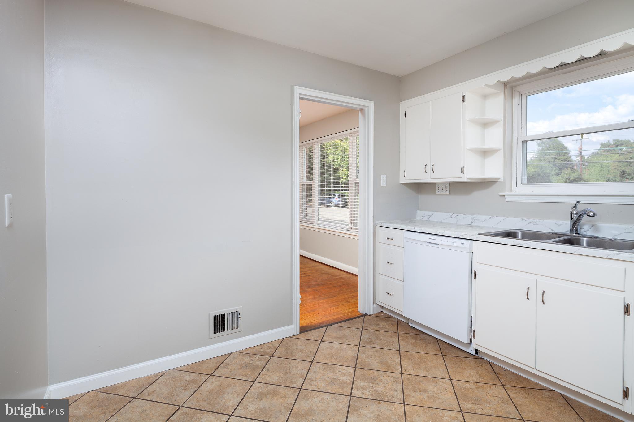 GLENCARLYN - Residential Lease