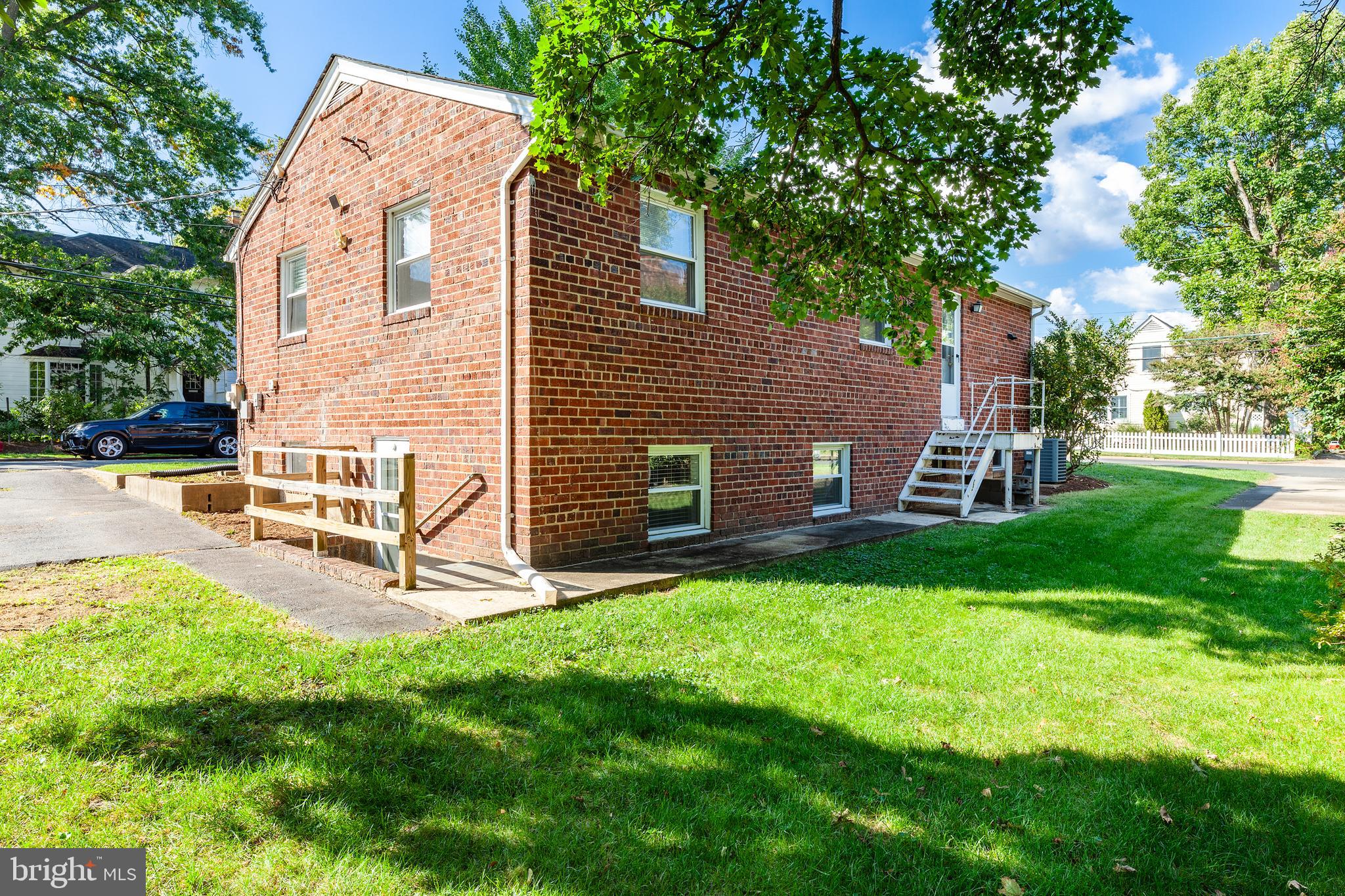 GLENCARLYN - Residential Lease