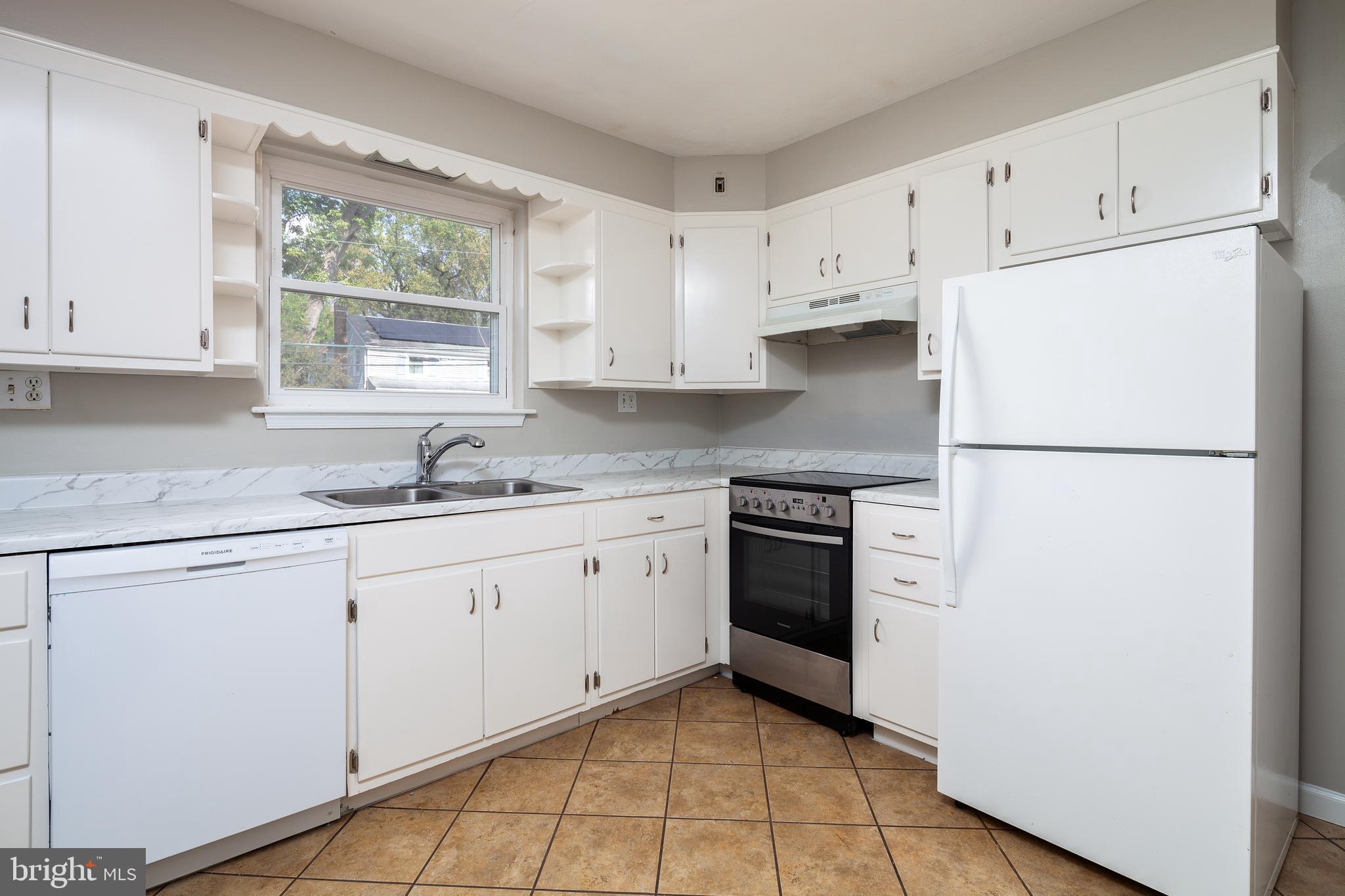 GLENCARLYN - Residential Lease