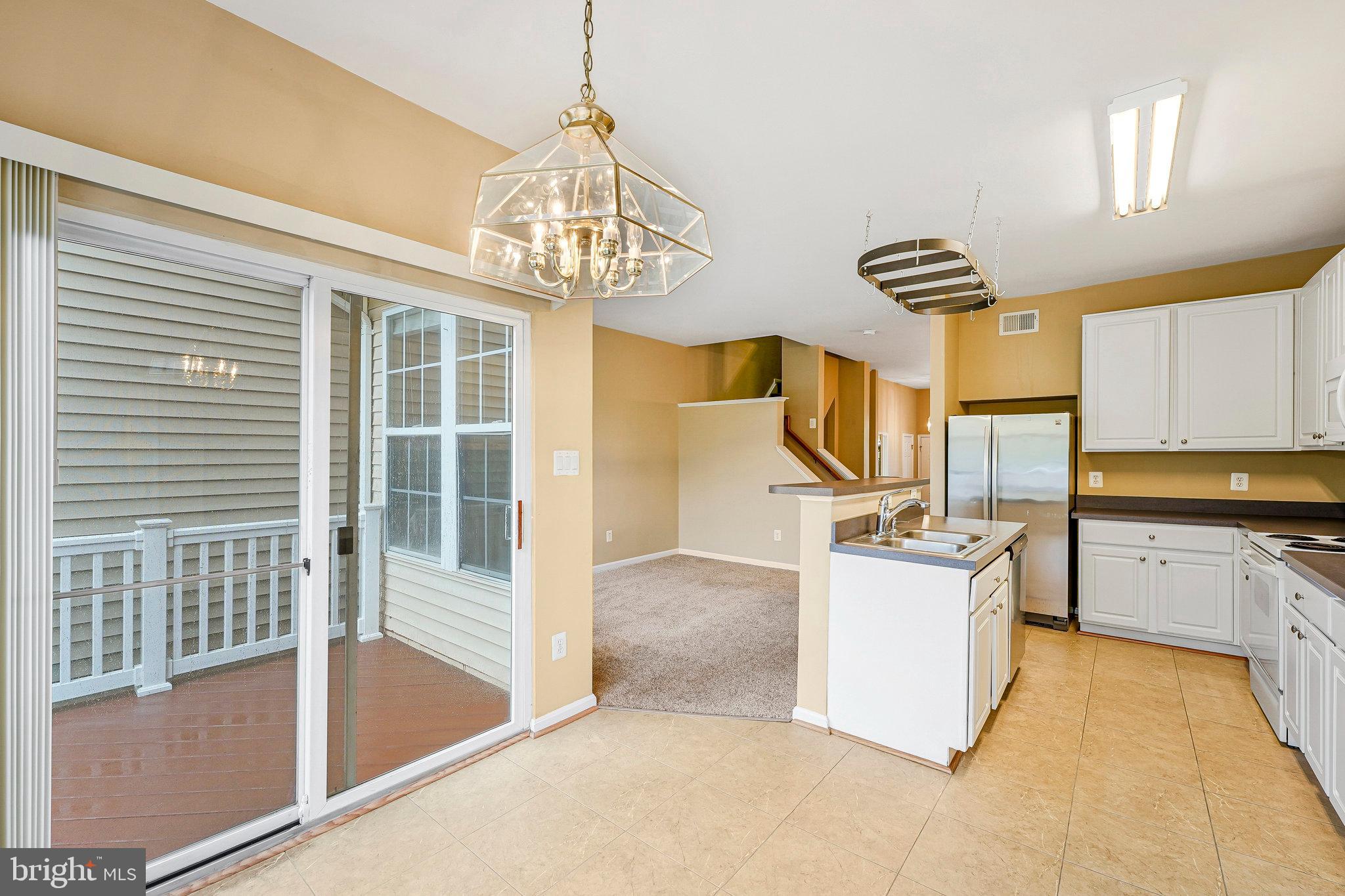 SIGNATURE AT BROADLANDS - Residential Lease