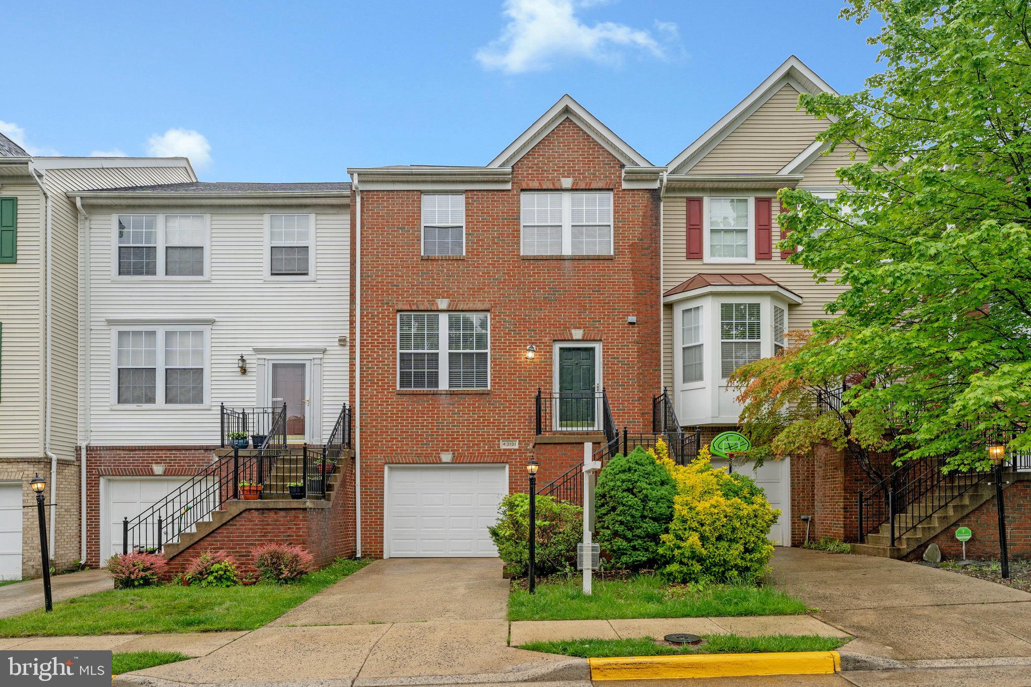 SIGNATURE AT BROADLANDS - Residential Lease