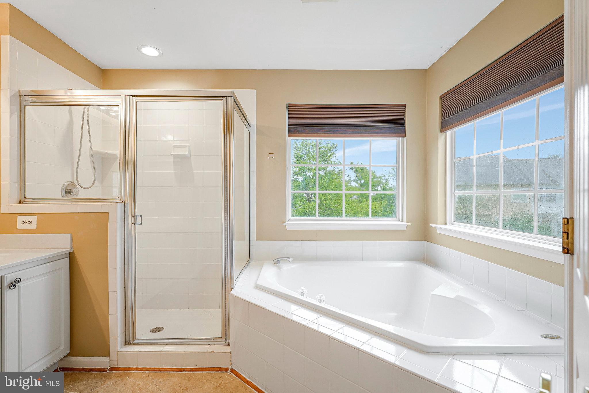 SIGNATURE AT BROADLANDS - Residential Lease