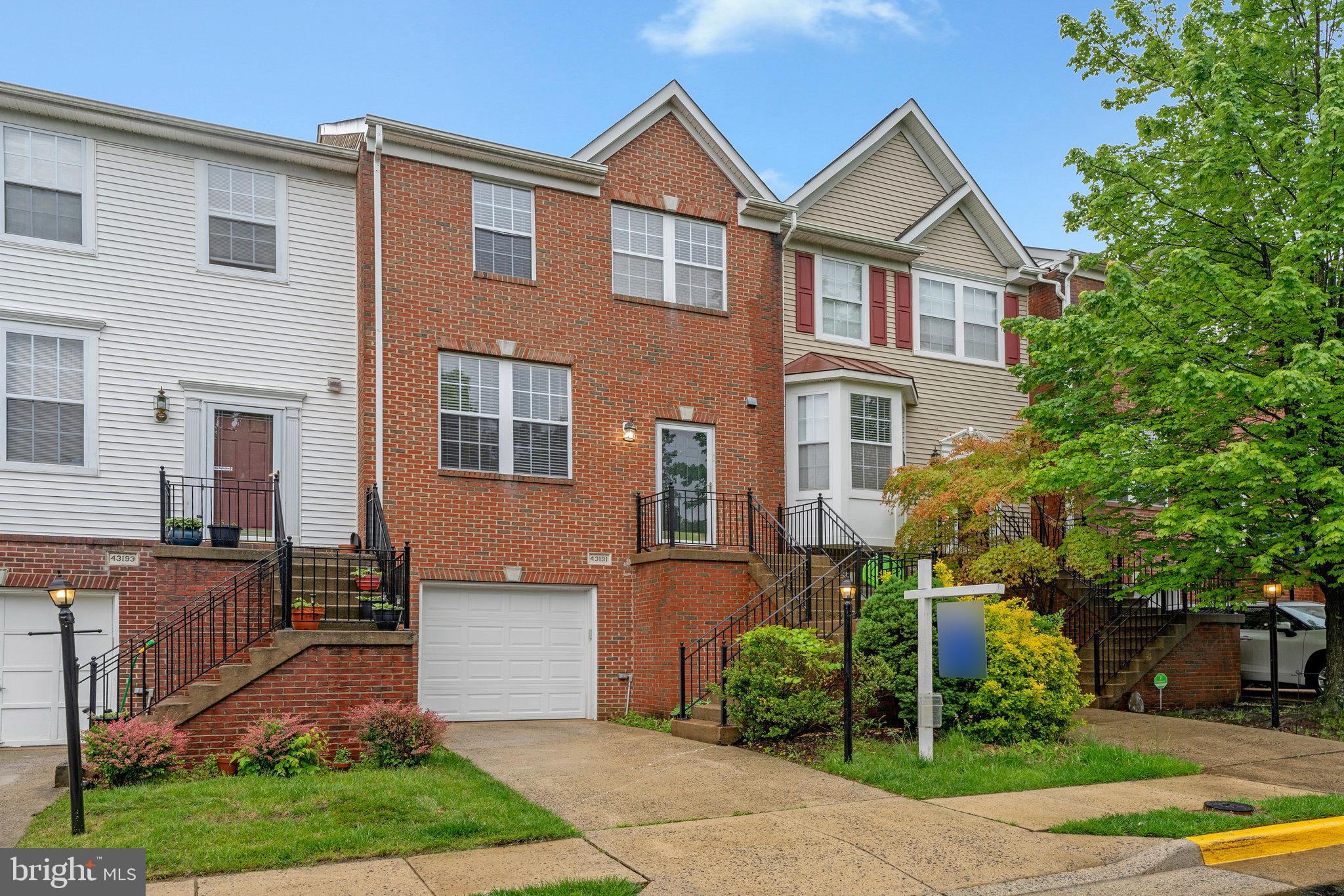 SIGNATURE AT BROADLANDS - Residential Lease