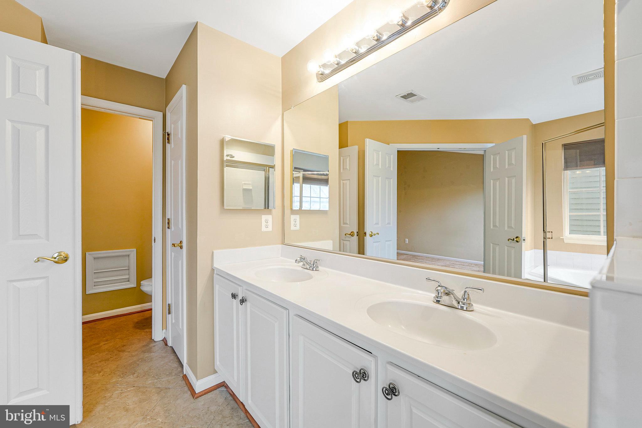 SIGNATURE AT BROADLANDS - Residential Lease