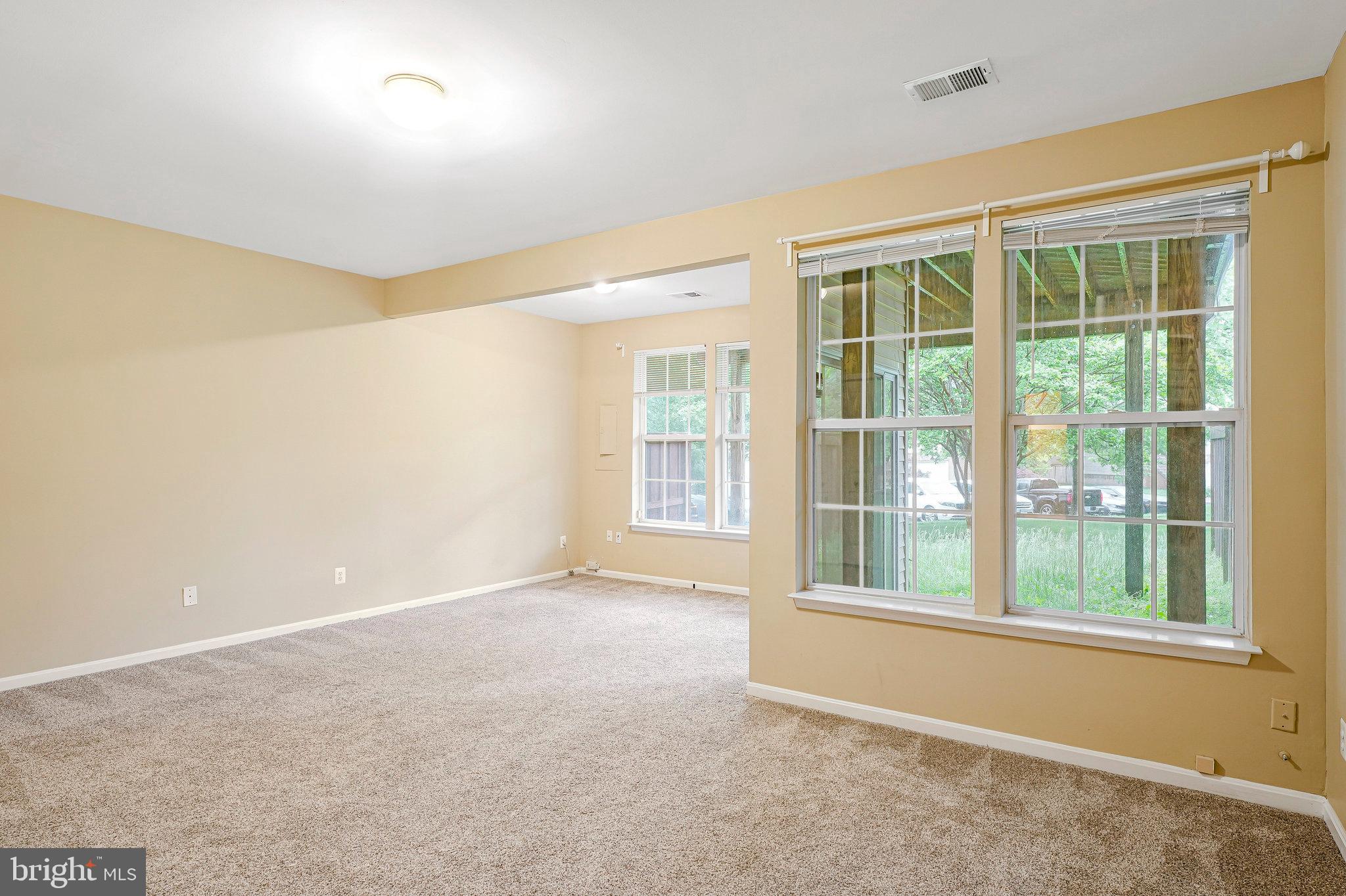 SIGNATURE AT BROADLANDS - Residential Lease