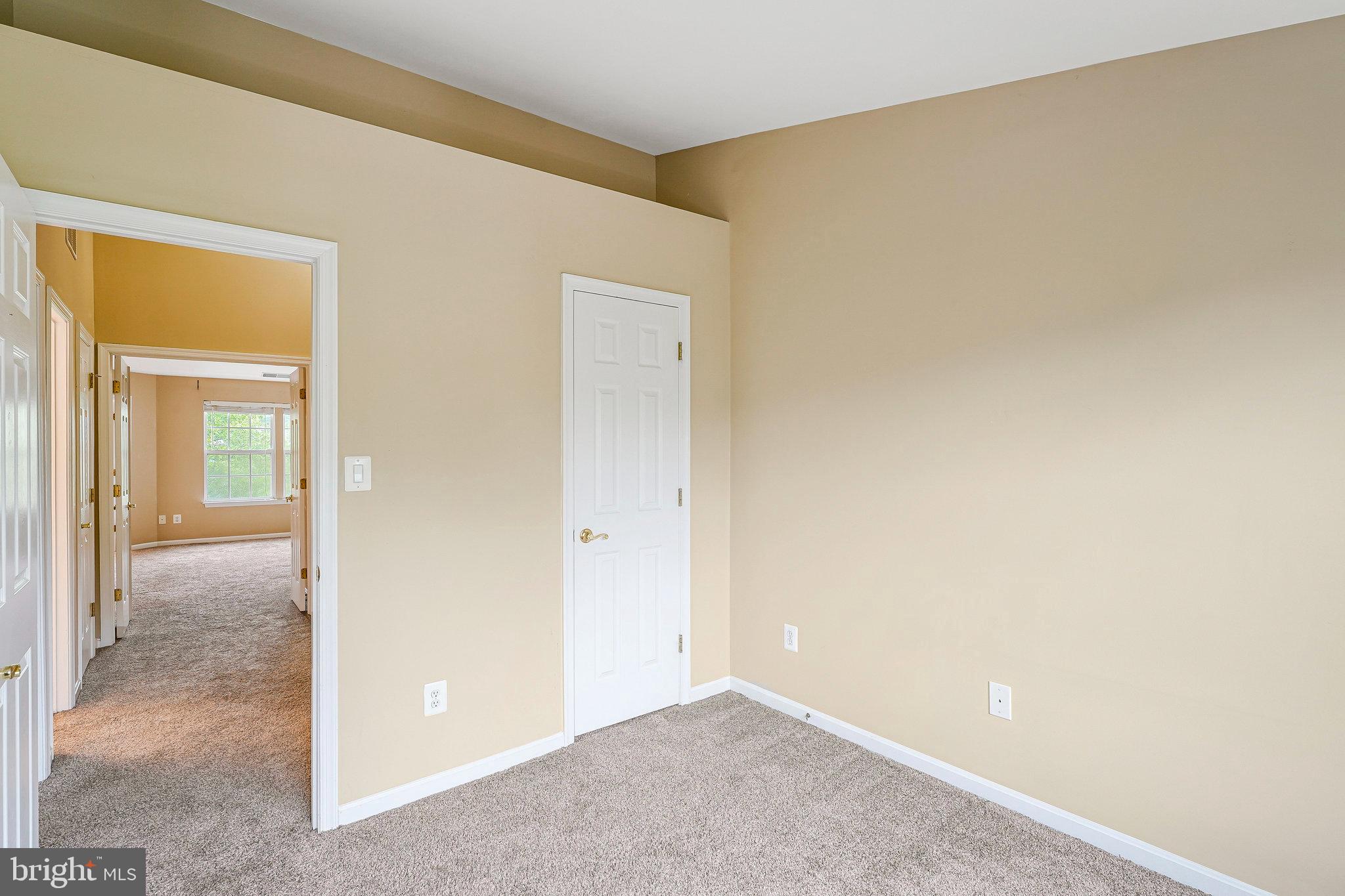 SIGNATURE AT BROADLANDS - Residential Lease