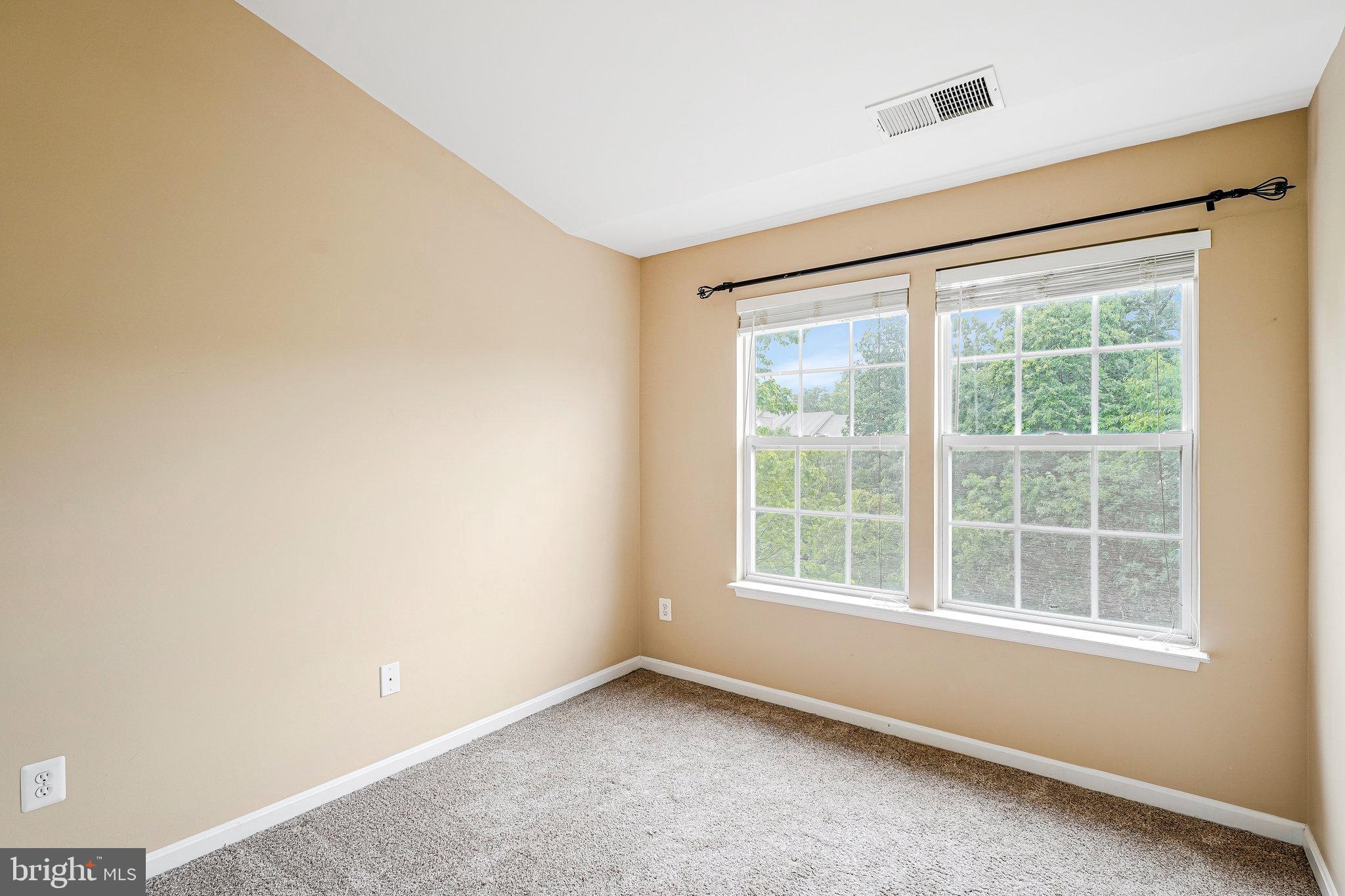 SIGNATURE AT BROADLANDS - Residential Lease