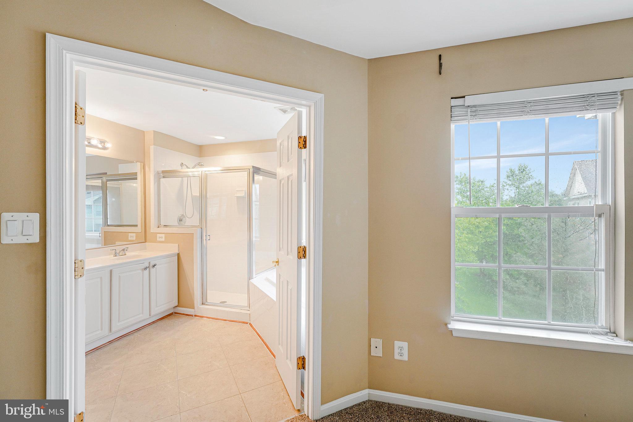 SIGNATURE AT BROADLANDS - Residential Lease