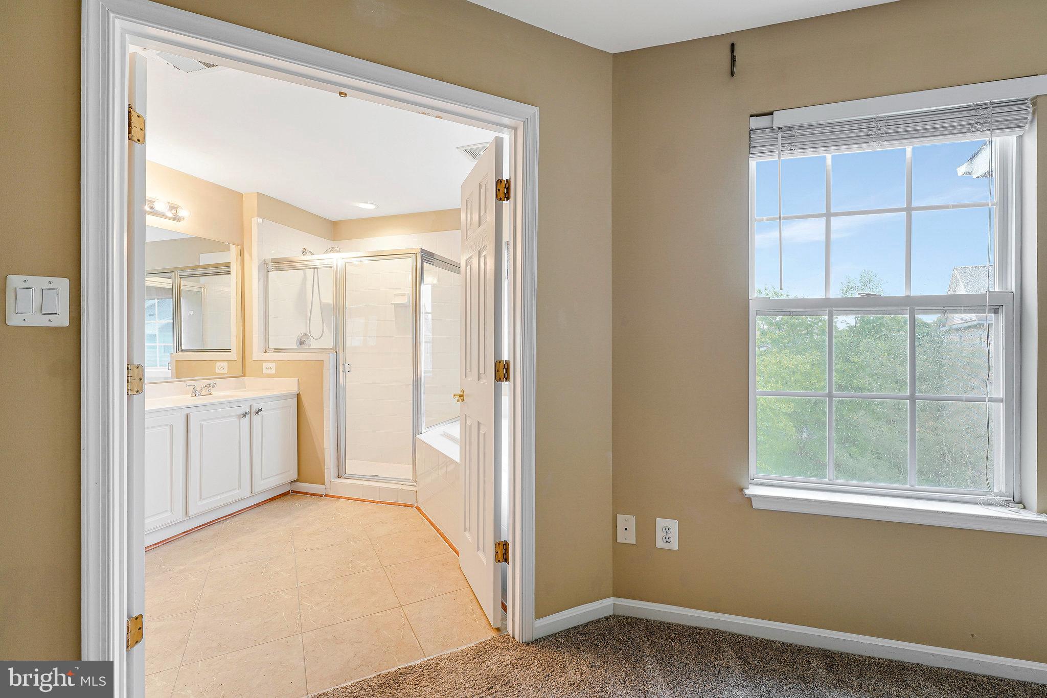 SIGNATURE AT BROADLANDS - Residential Lease