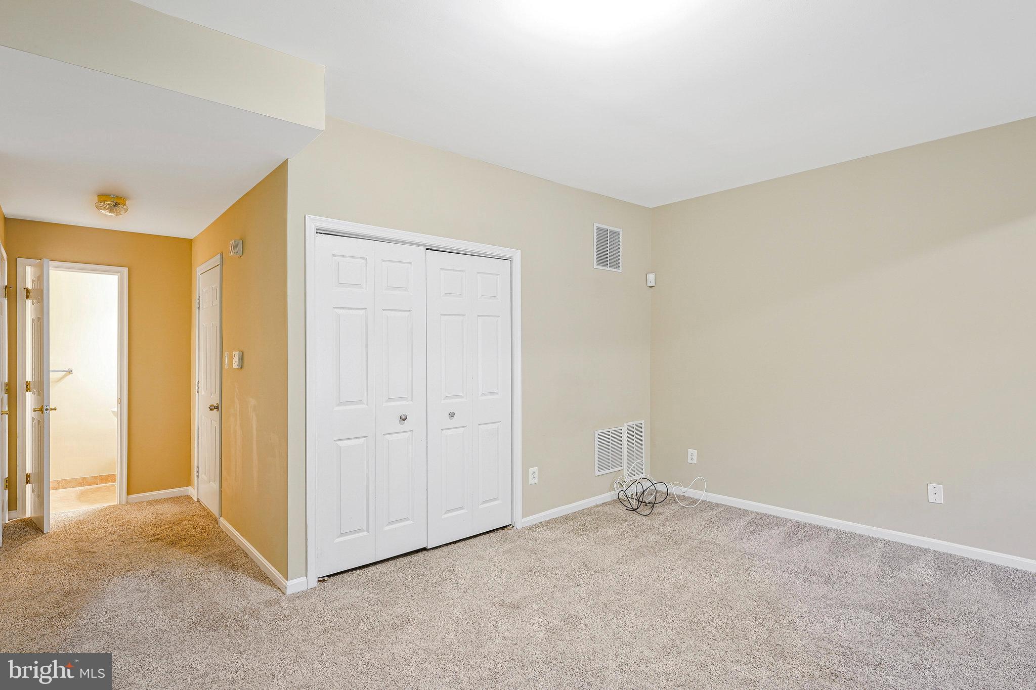 SIGNATURE AT BROADLANDS - Residential Lease