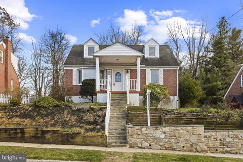 Photo of 409 Oak Court, BALTIMORE, MD 21228 (MLS # MDBC2148012)