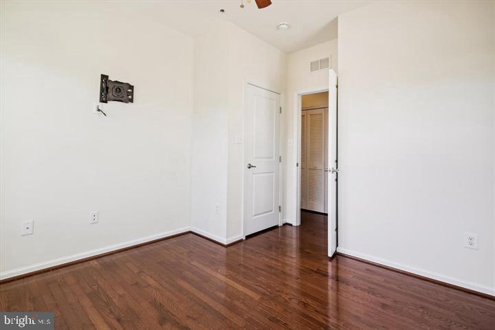 CREEKSIDE VILLAGE AT TANYARD SPRINGS - Residential Lease