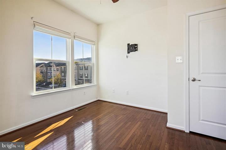 CREEKSIDE VILLAGE AT TANYARD SPRINGS - Residential Lease