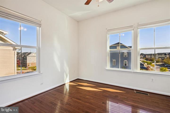 CREEKSIDE VILLAGE AT TANYARD SPRINGS - Residential Lease