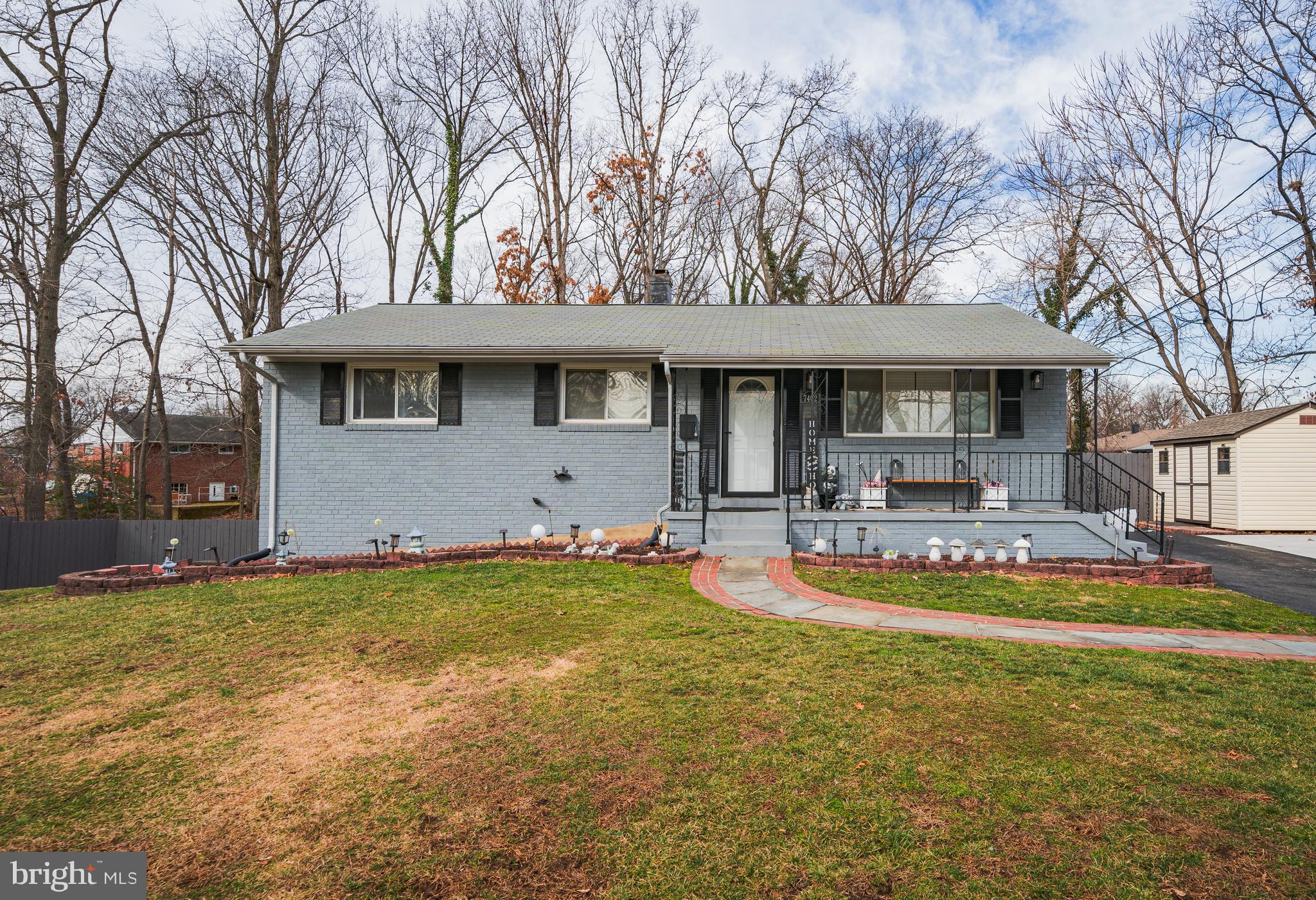 LOISDALE ESTATES - Residential Lease