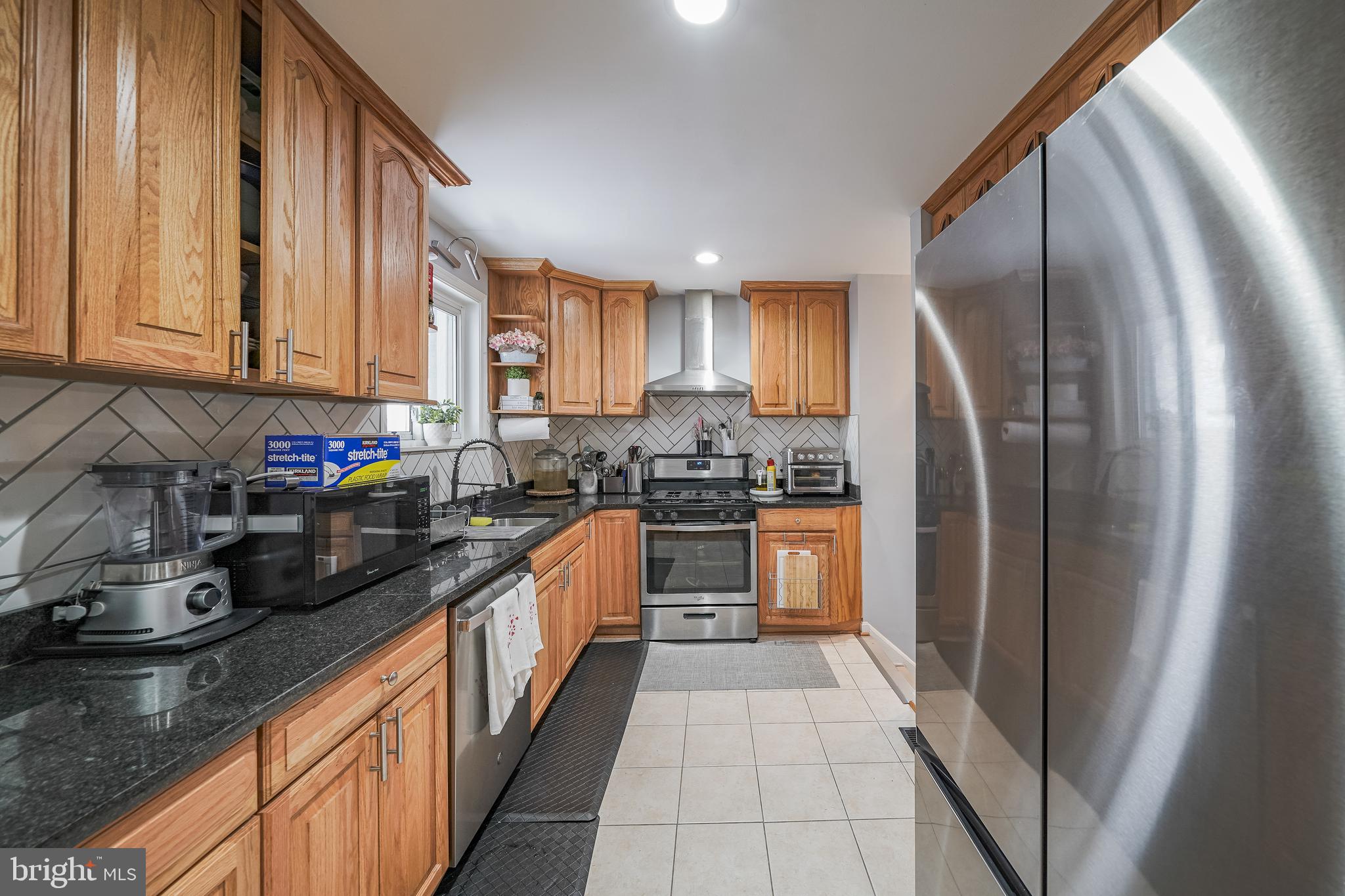 LOISDALE ESTATES - Residential Lease