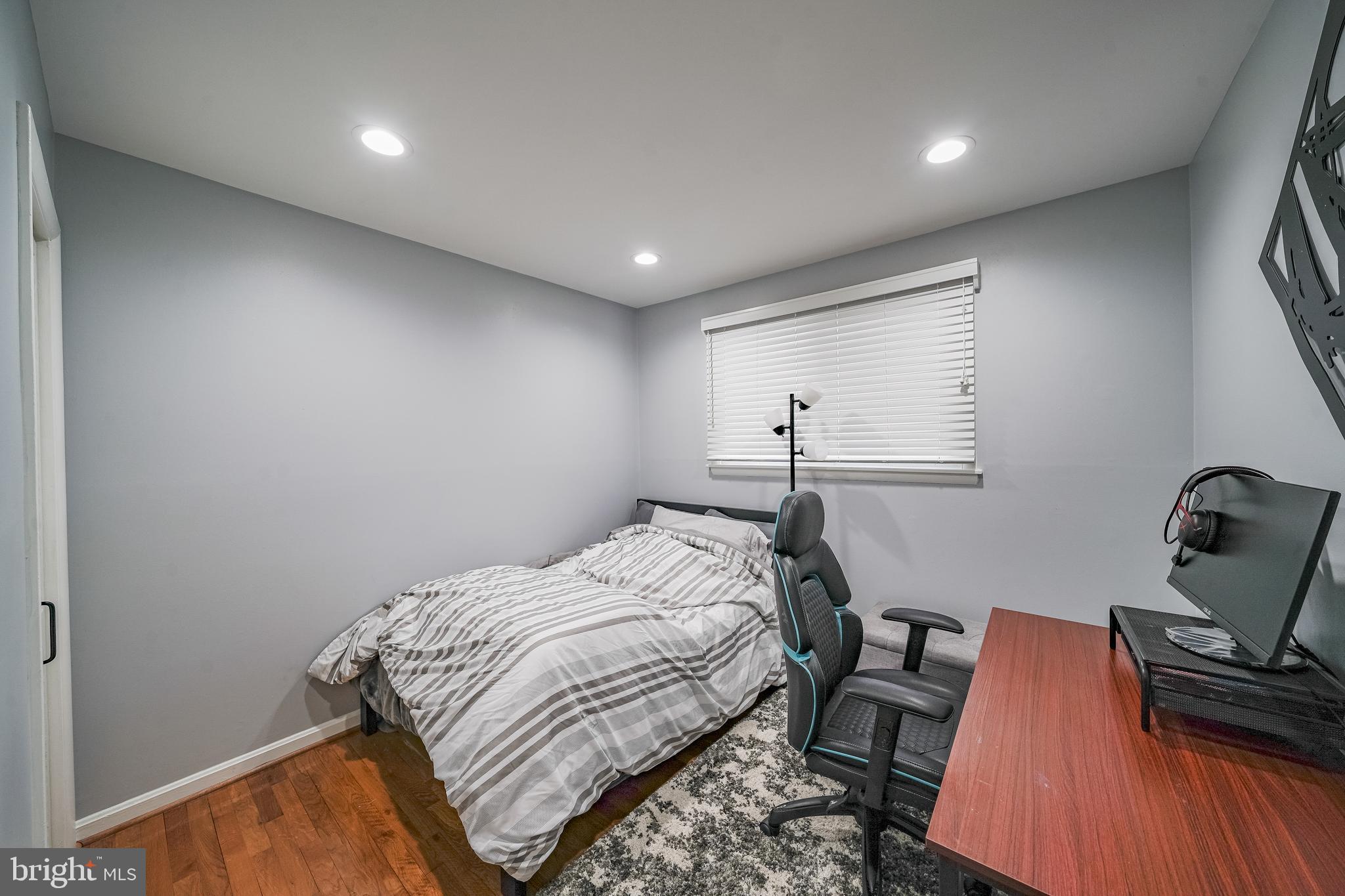 LOISDALE ESTATES - Residential Lease