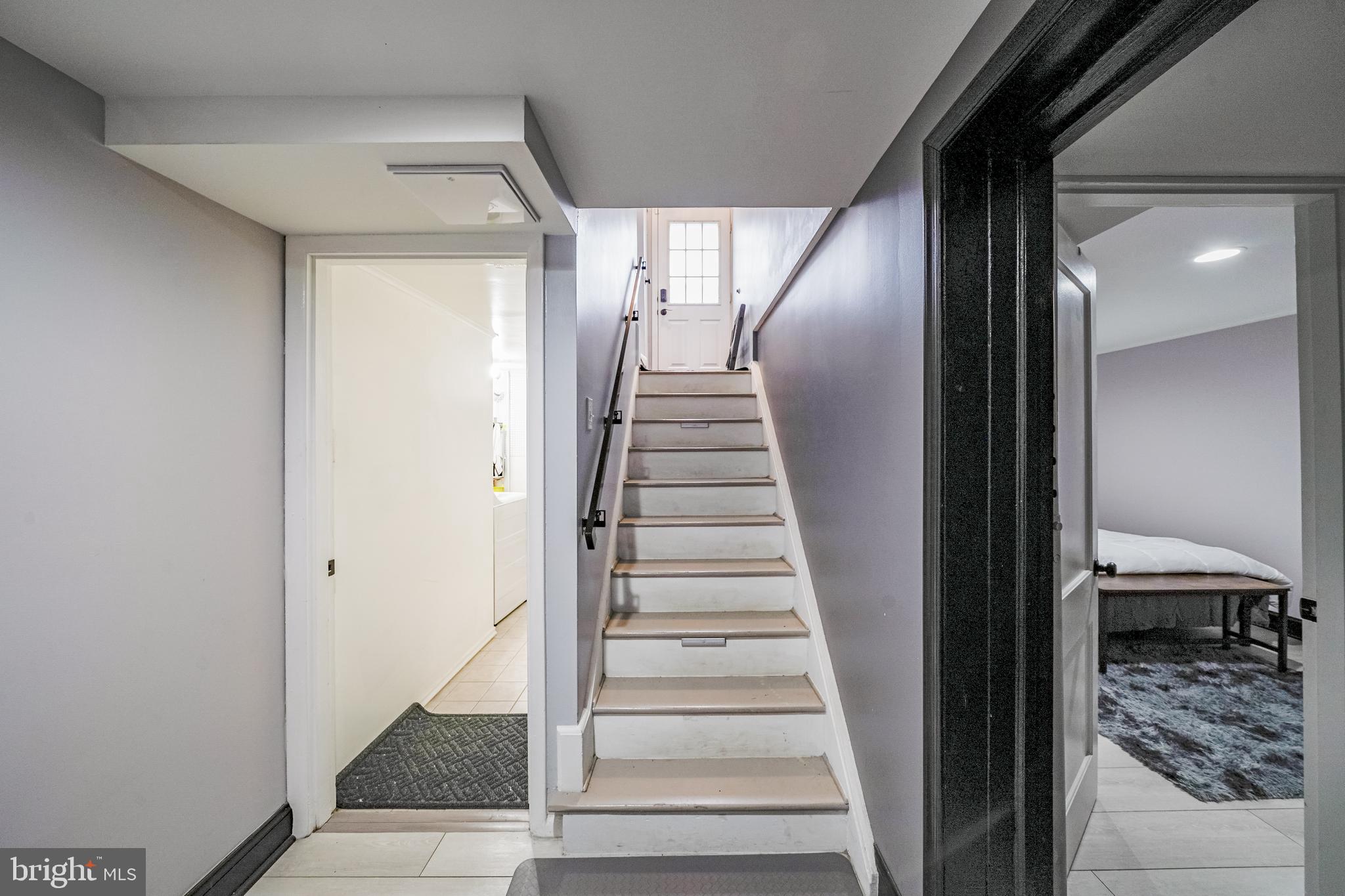 LOISDALE ESTATES - Residential Lease