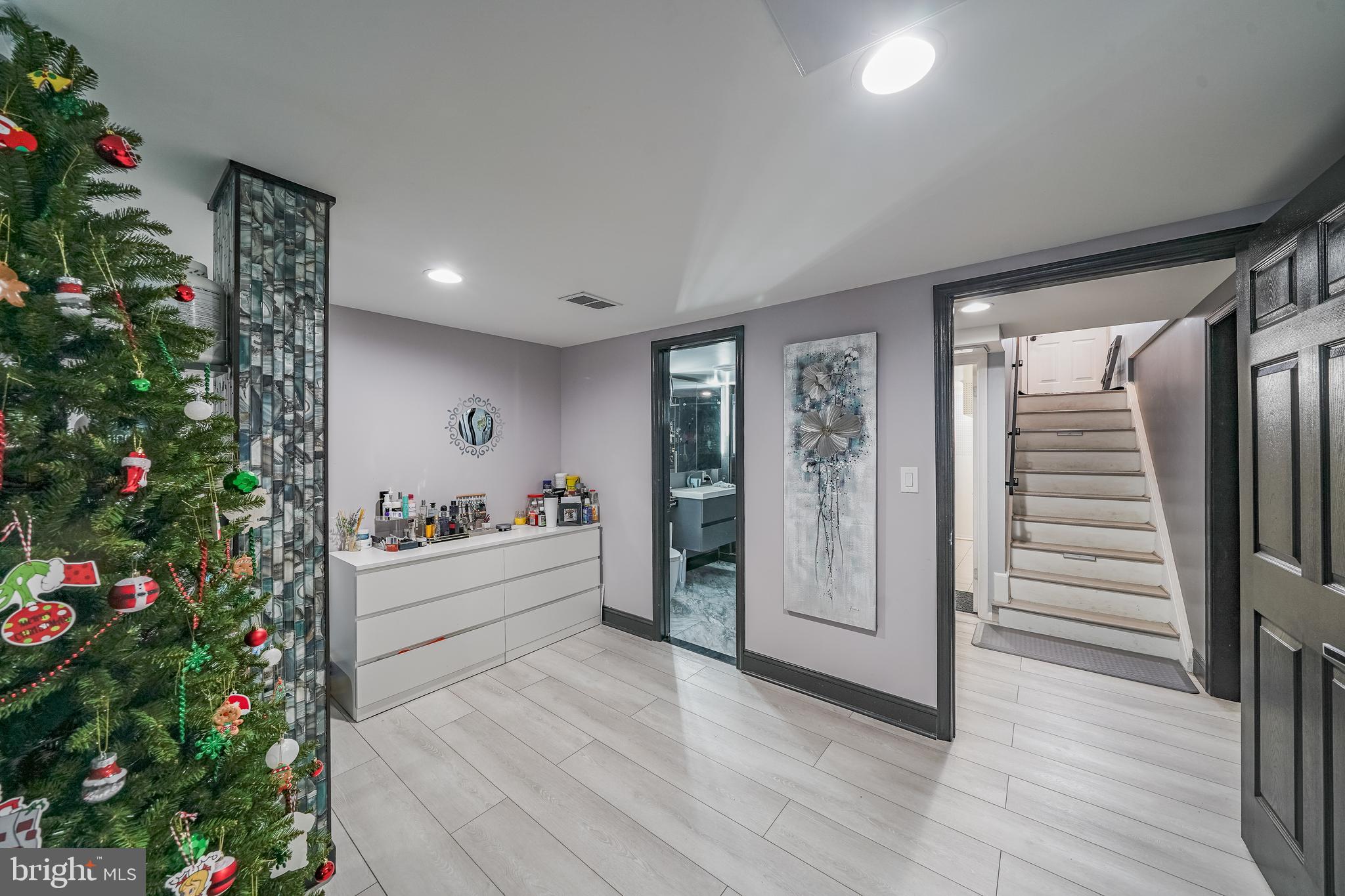 LOISDALE ESTATES - Residential Lease