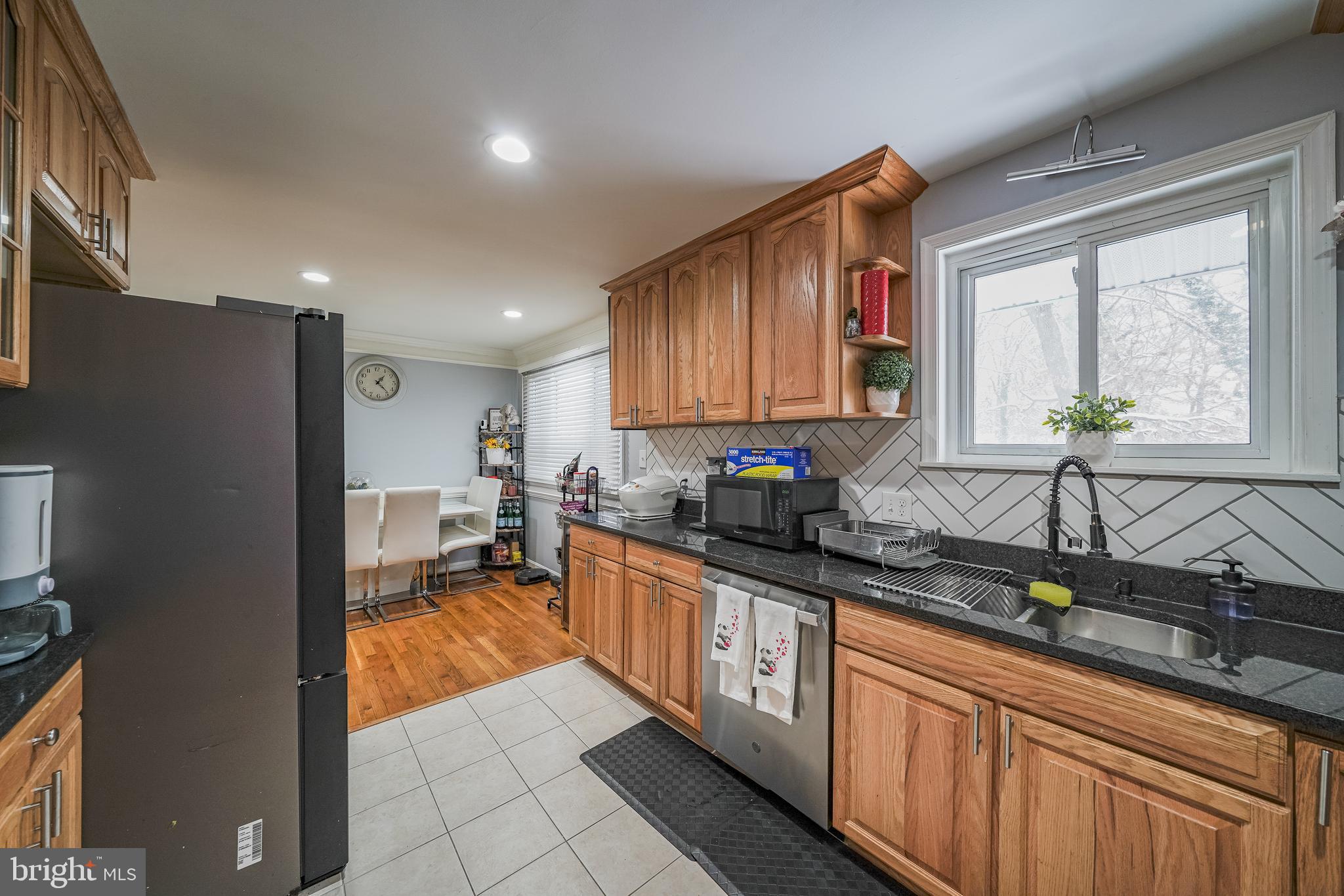 LOISDALE ESTATES - Residential Lease